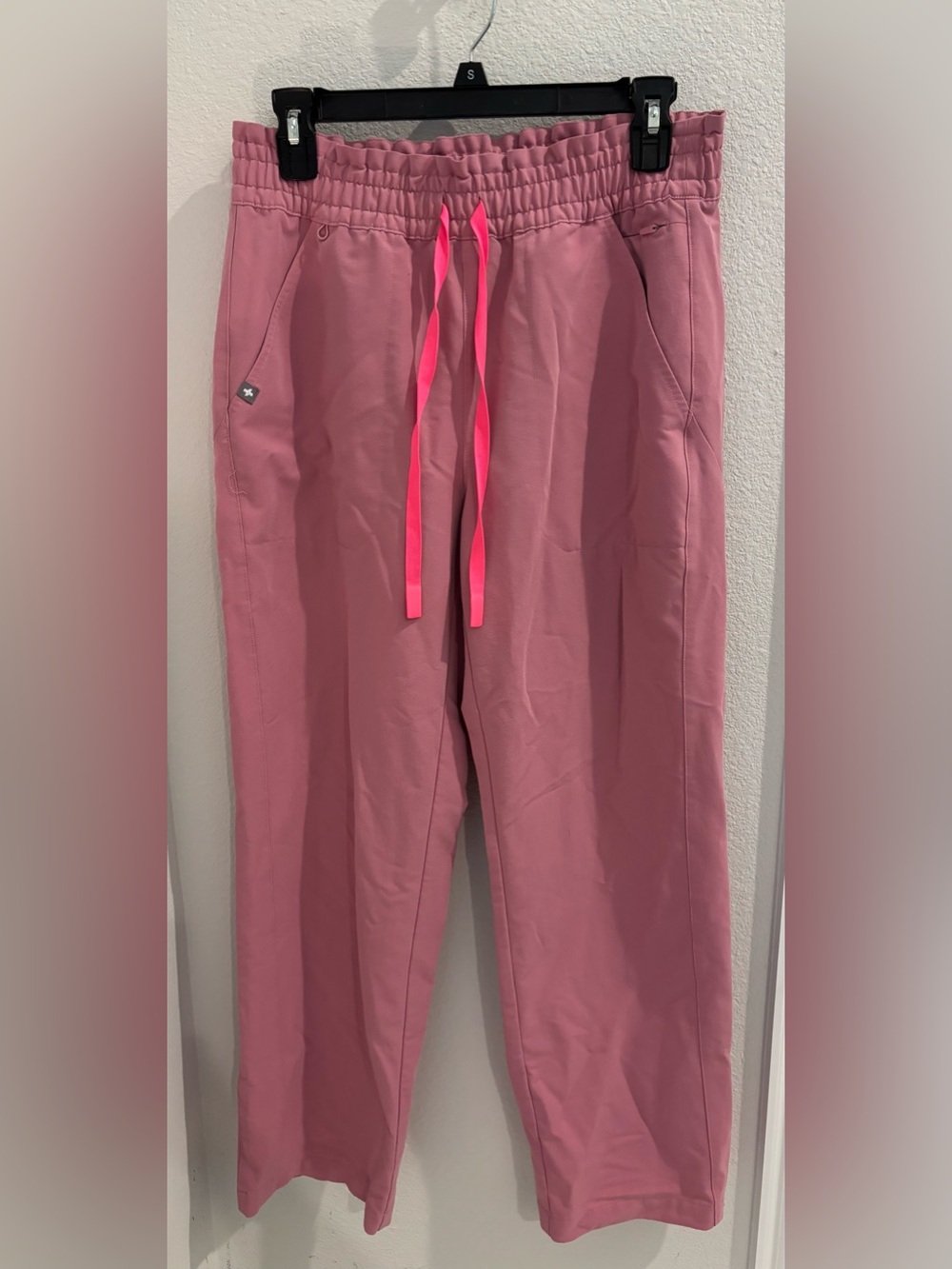 FIGS Women’s Chalk Pink Davia High Waisted Straight Leg Scrub Pants size MP